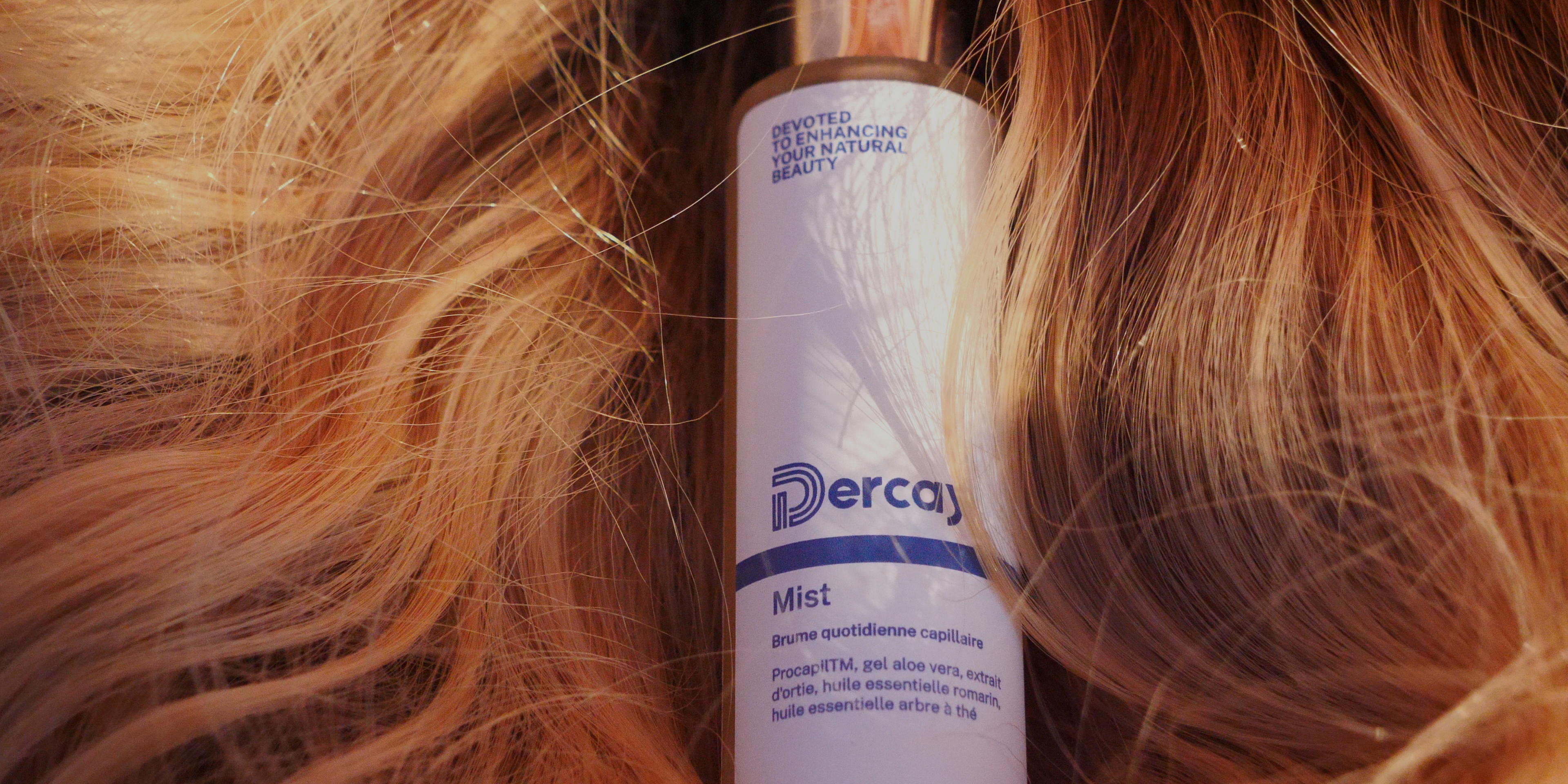Slider contenant le produit Hair Mist: Lotion Anti-Chute sur des cheveux